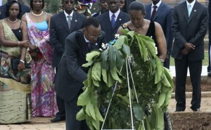Rwanda's President Paul Kagame and first lady Jeanette Kagame lay a wreath at a mass grave in the capital Kigali, April 7, 2009, during the 15th commemoration of the Rwandan genocide. REUTERS/Hereward Holland (RWANDA ANNIVERSARY SOCIETY CONFLICT)
